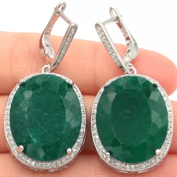 🔥🔥NEW GENUINE EMERALD EARRING SET🔥🔥 - Picture 4 of 5